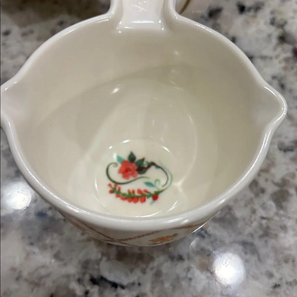 Cute decorative and functional floral measuring cups.